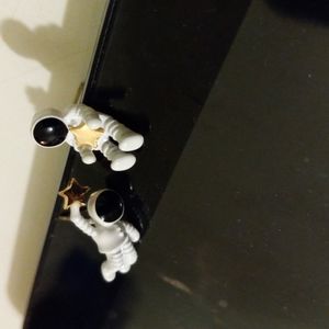 NIPkg Fashion Earrings,Astronauts w Gold Stars,White suit/Midnt Blue Face Shield